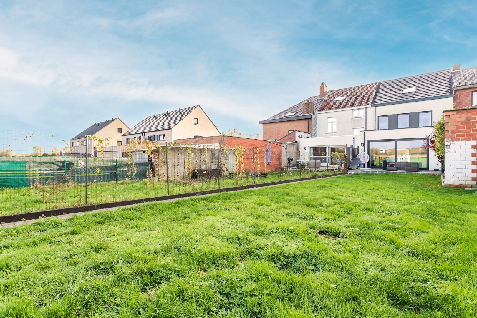 Instapklare woning met 4 slpk, tuin en parking 