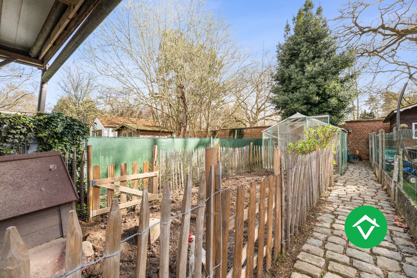 Prachtige rijwoning met 3 slaapkamers en tuin in centrum Roeselare 