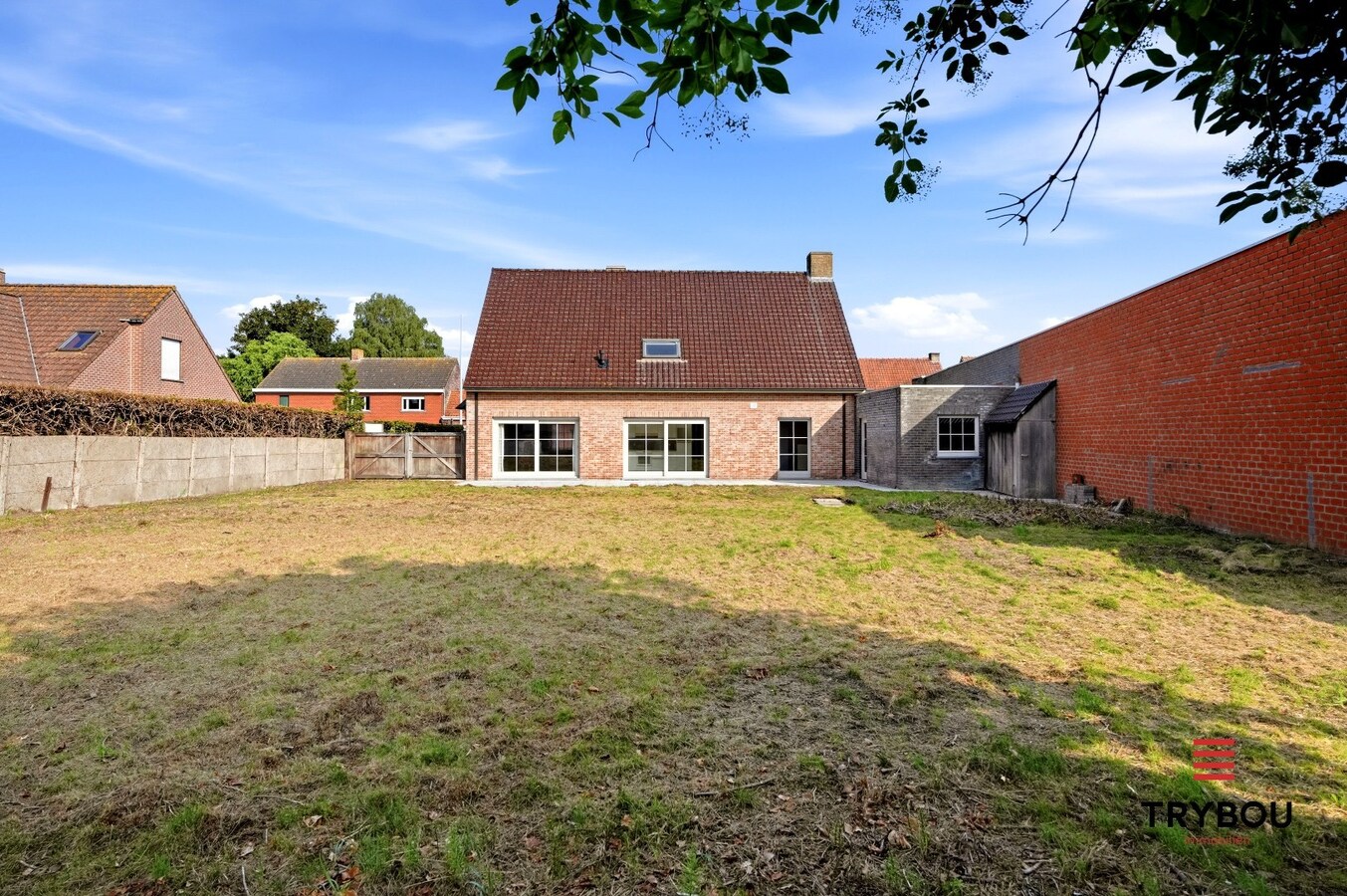 Ruime halfopen woning met 5 slaapkamers te koop in Werken met garage en ruime tuin! 