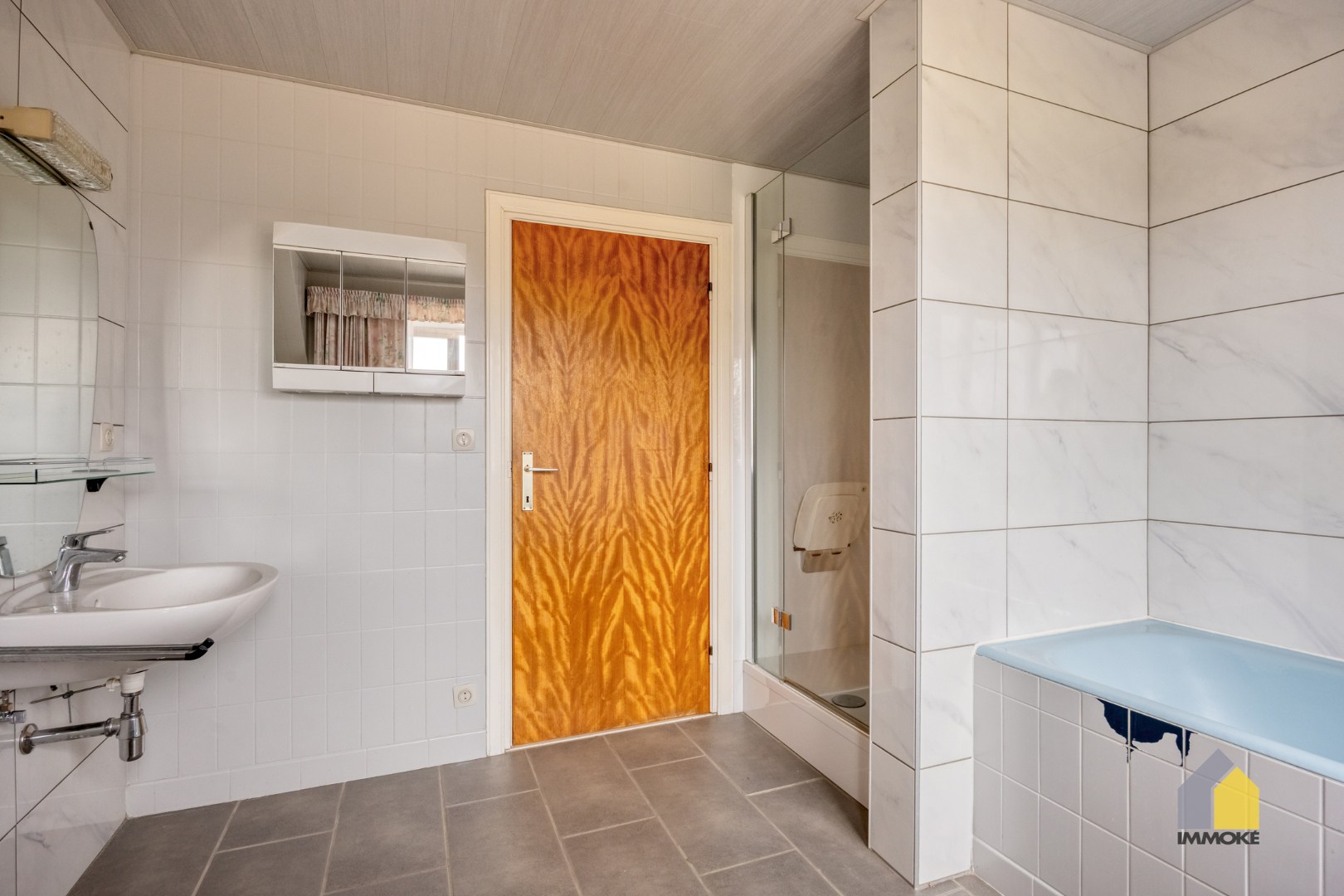 Neeroeteren: Op te frissen, vrijstaande woning op 8 a 26 ca met 5 slpks. 