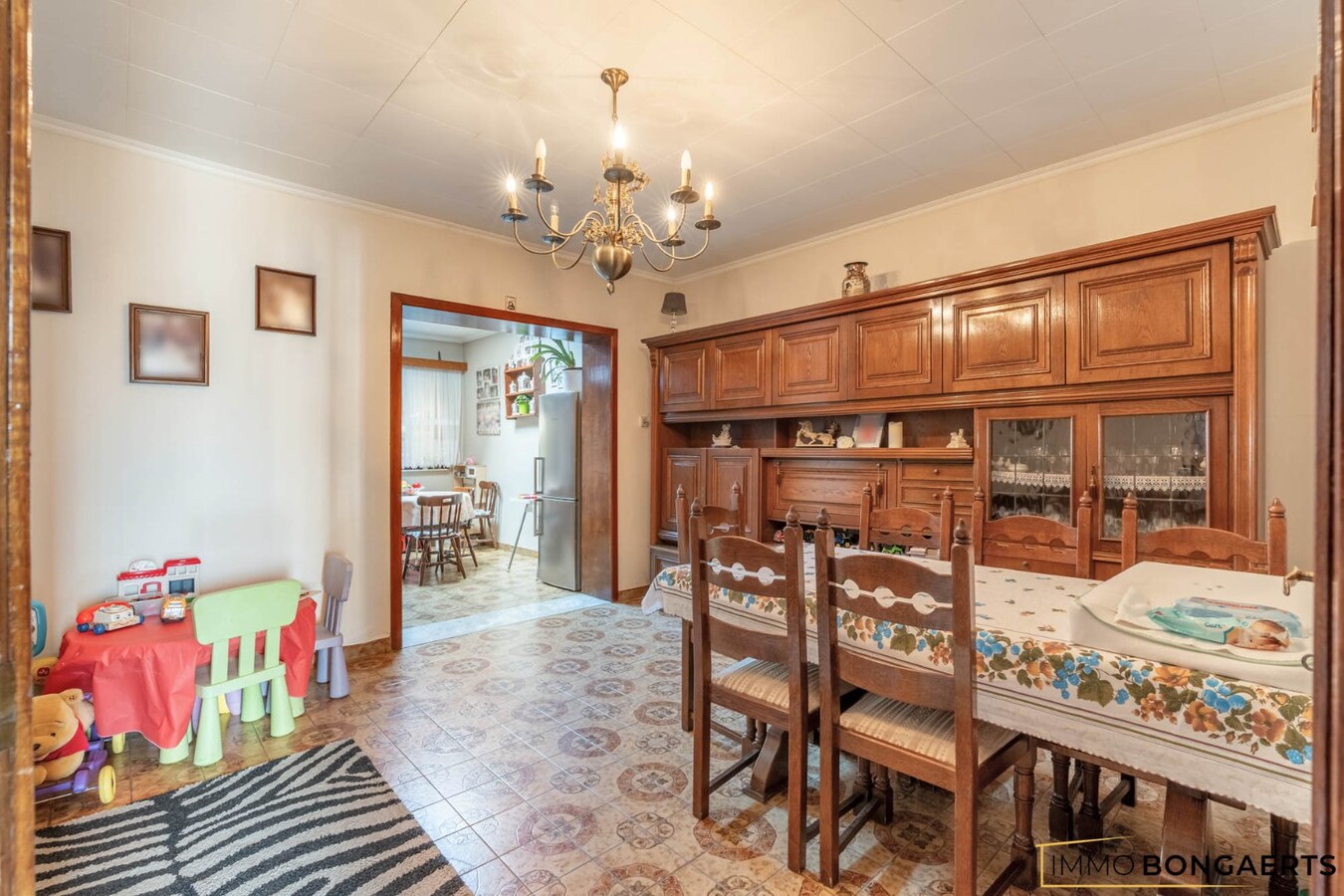 Ruime woning met tuin, garage en 4 slaapkamers. 