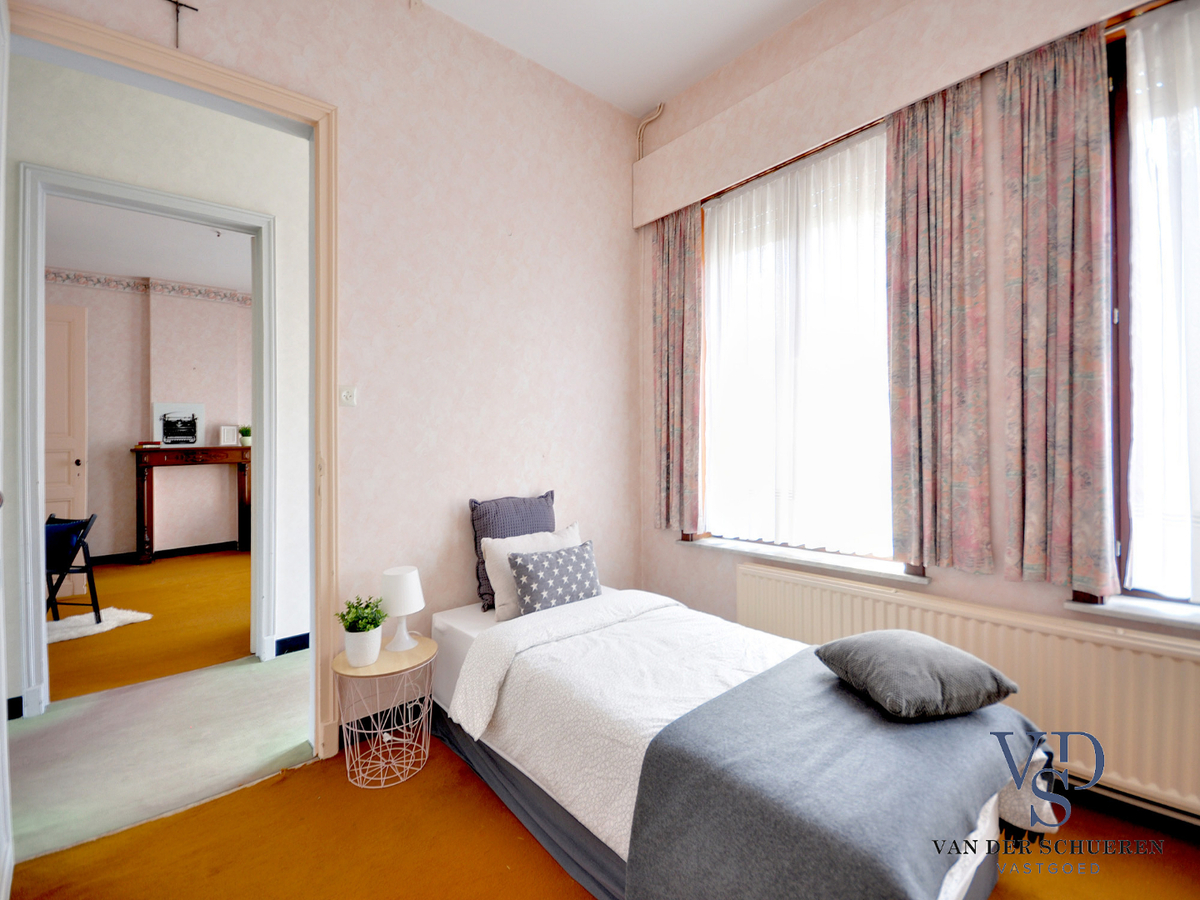 Degelijke en stijlvolle herenwoning. Uitstekend gelegen ! 