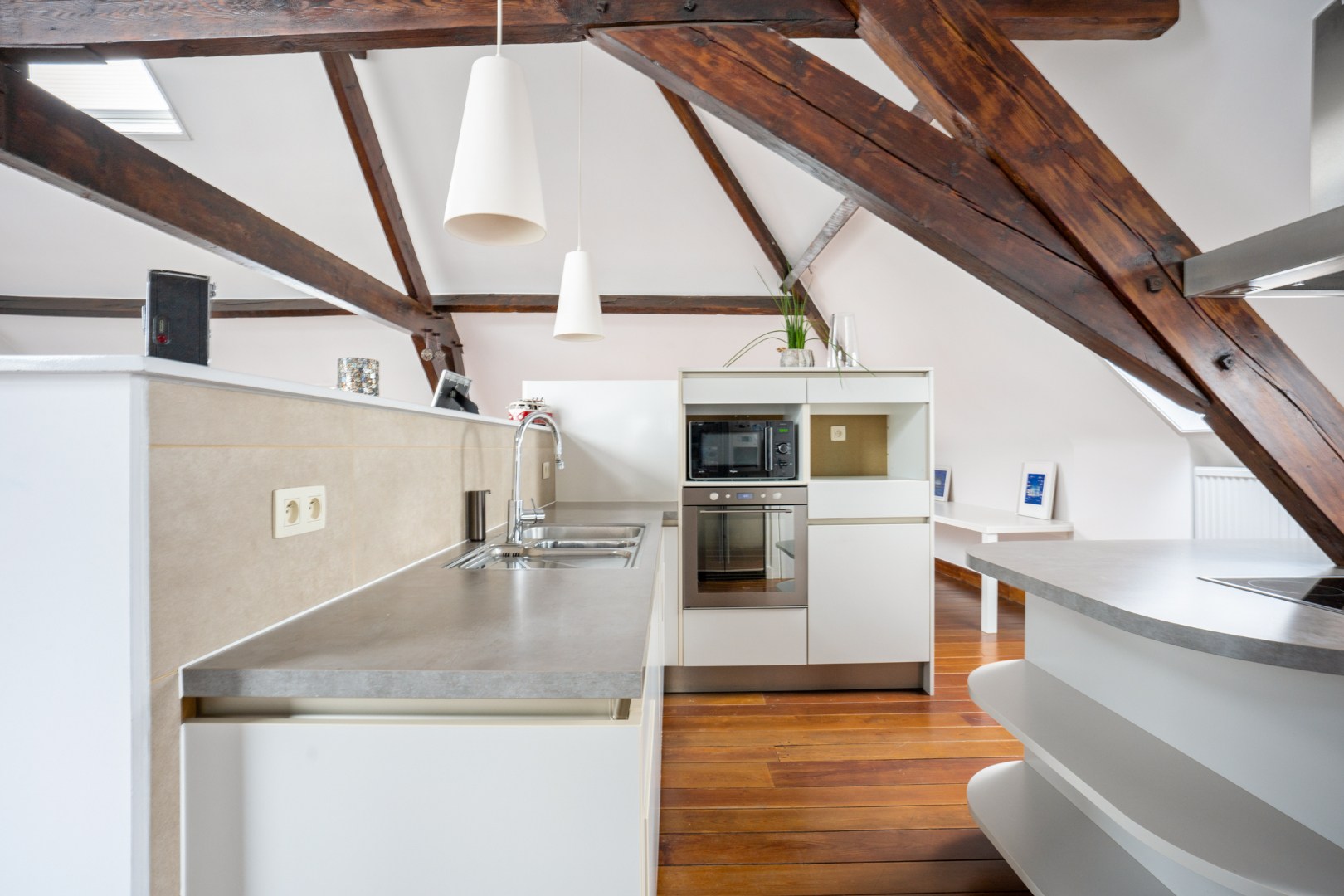 Bijzonder ruim duplexappartement met dakterras in hartje Gent 