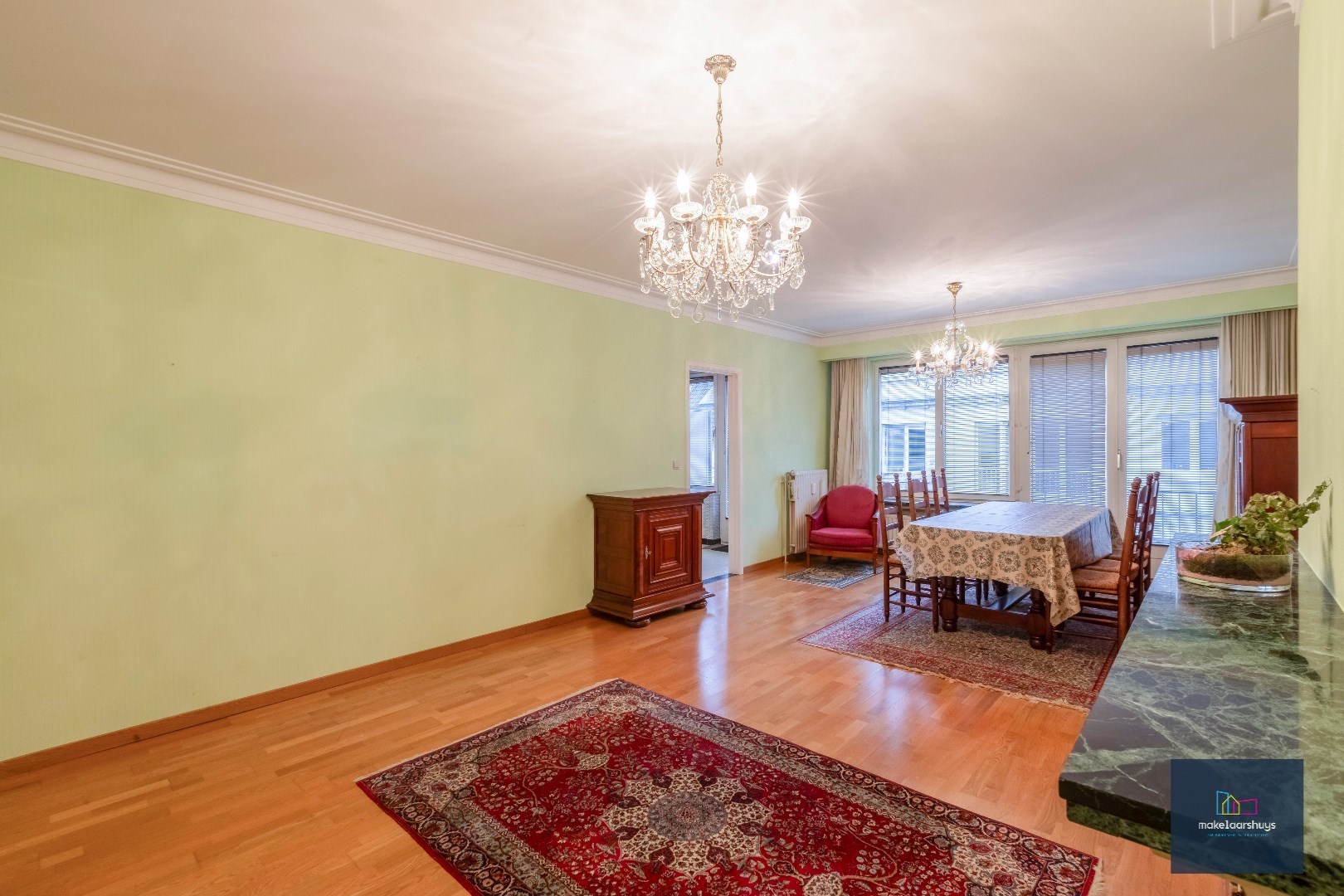 Nabij Gent Sint-Pieters ; Ruim appartement met 2 slp. fietsenberging en kelder 