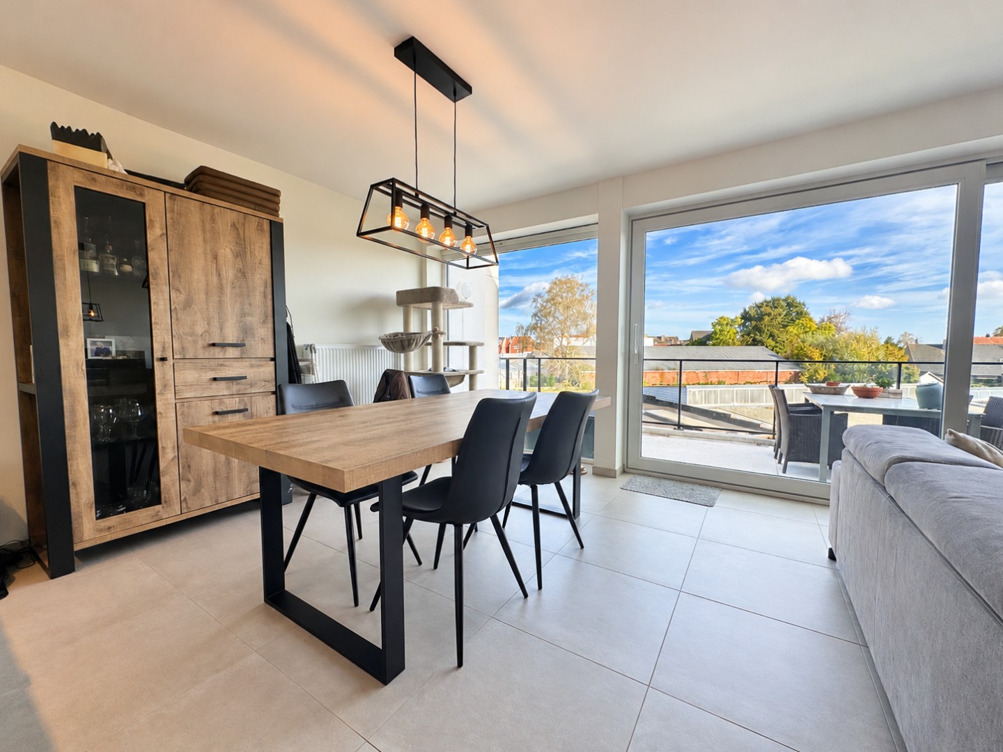 Prachtig appartement (89 m²) met 2 slpk, groot terras (en garage), Torhout 
