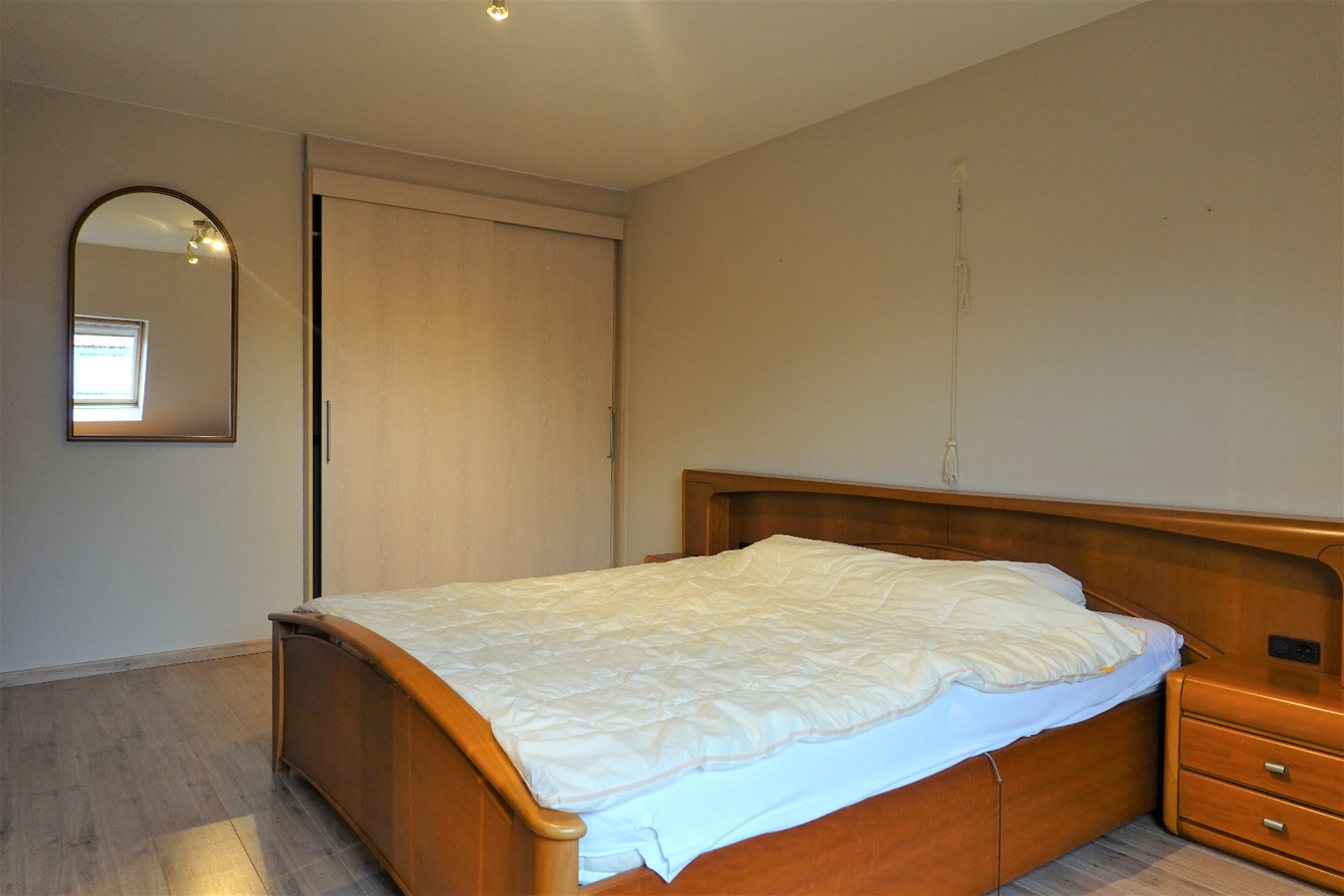 Zeer ruim dakappartement in het centrum van Gistel 