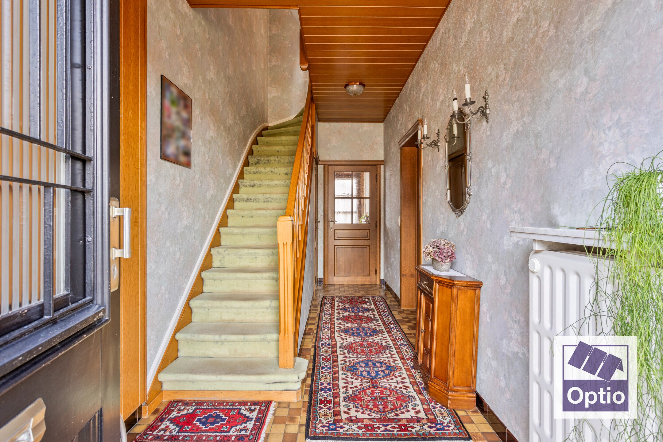 Woning met 5 slaapkamers en grote tuin. 