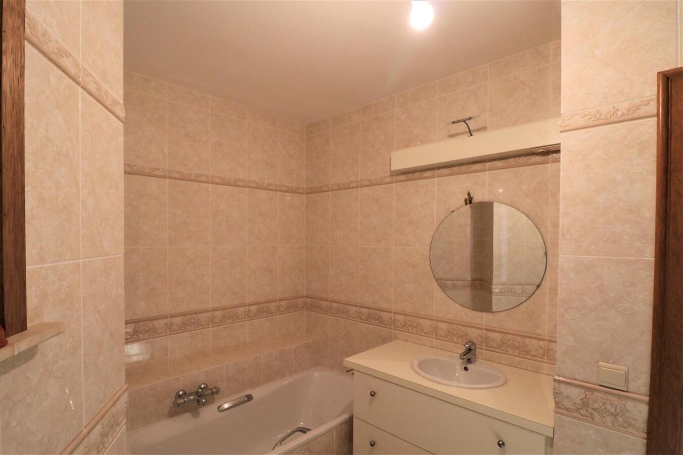 Recente woning met 5 slaapkamers op 698m²  te Alveringem 