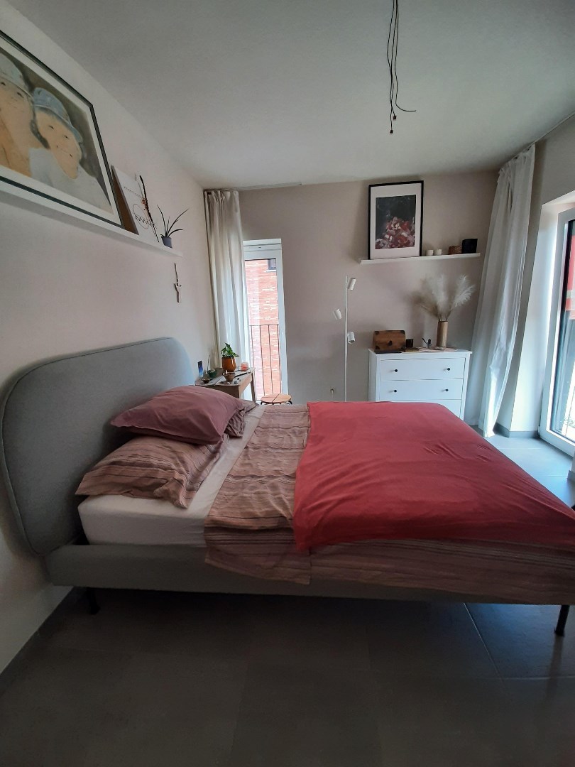 Recent appartement, gelegen op de eerste verdieping, met 2 slaapkamers 