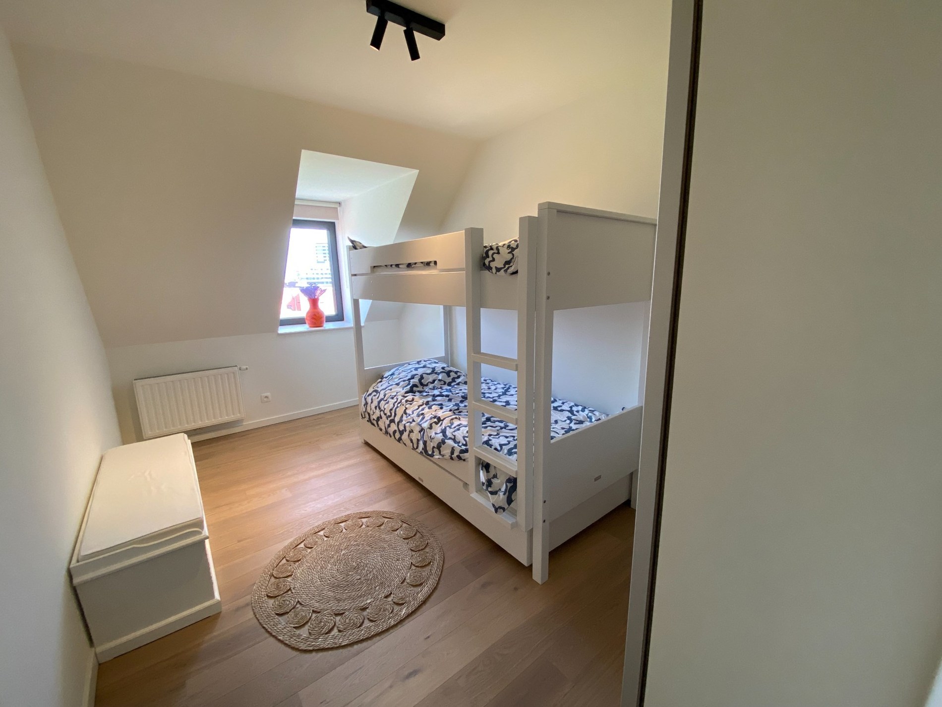 MEUBLÉ - Appartement en duplex AVEC DEUX CHAMBRES situé à DUINENWATER à Knokke-Heist. 