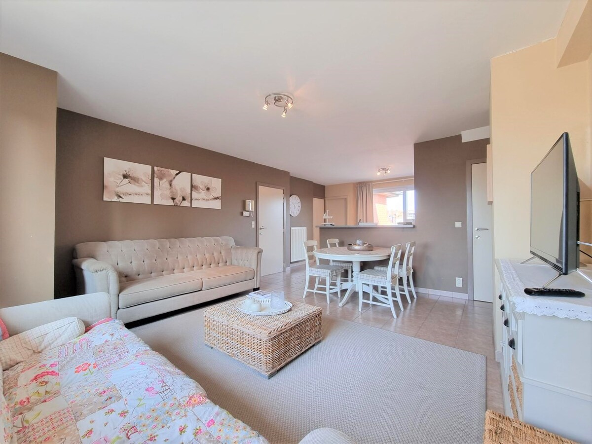 Zeer goed gelegen, gezellig appartement met grote terrassen te Heist 