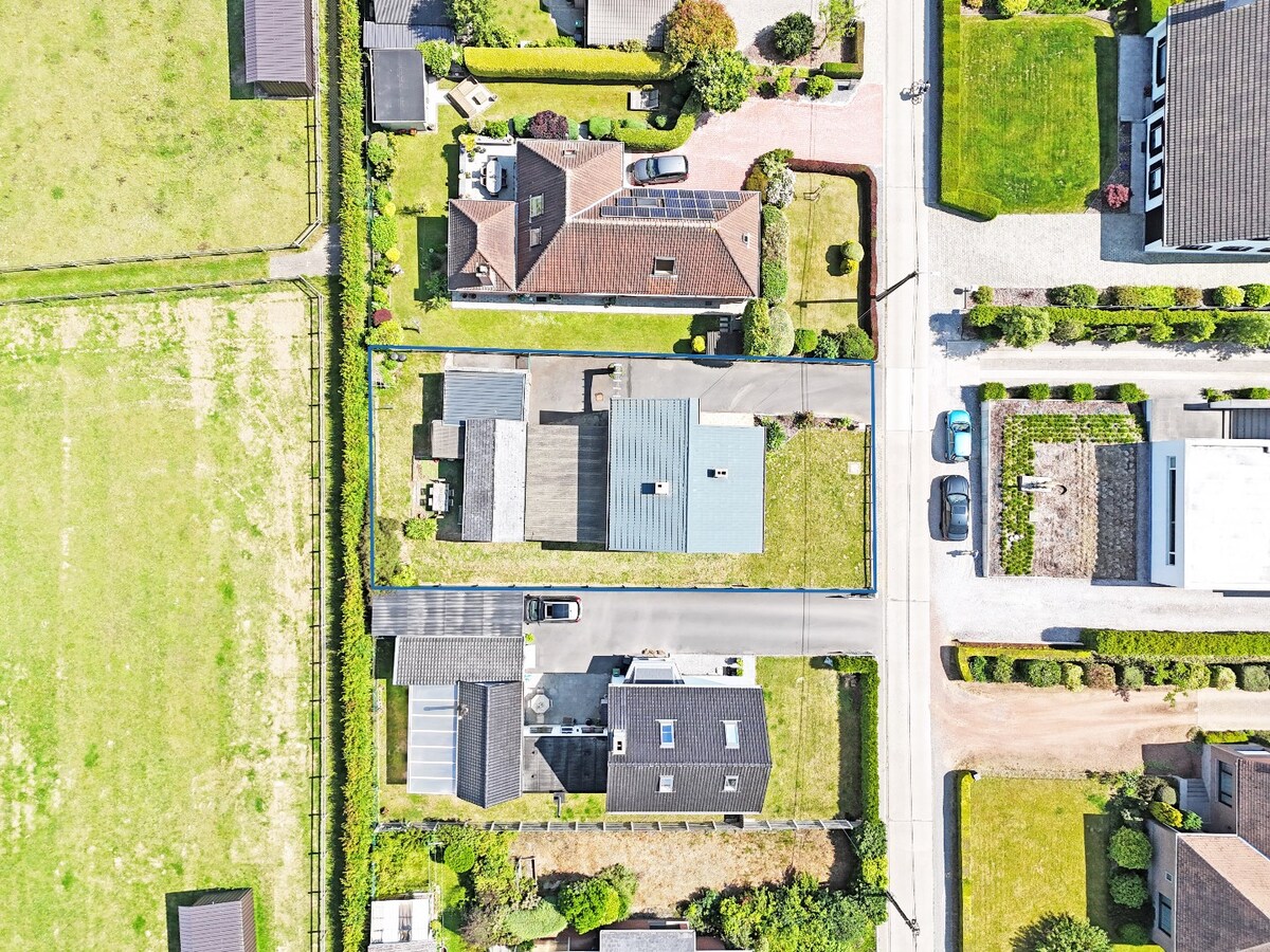 Ruime, te renoveren OB met garage te Zottegem 