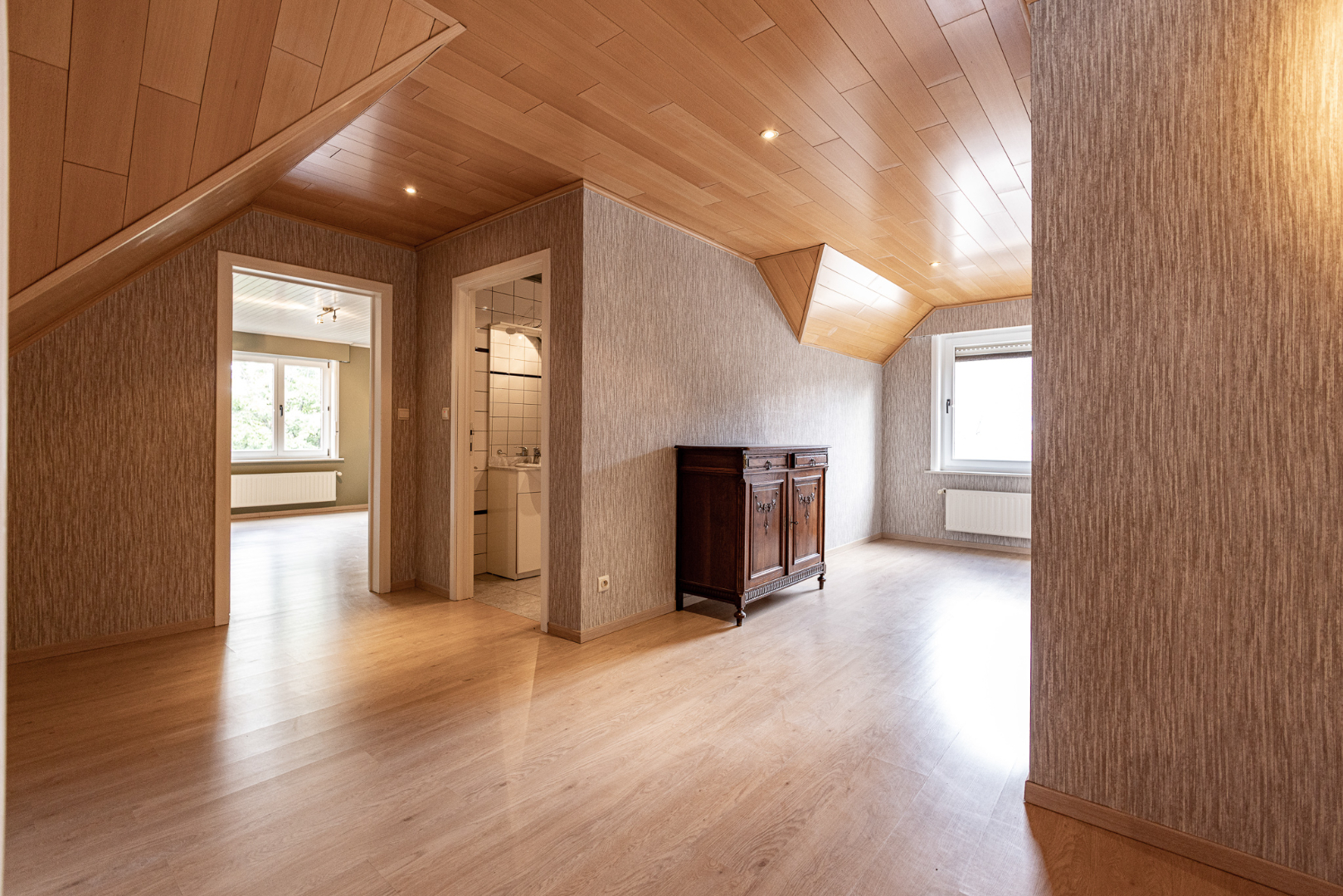 Ruime (4 slpks) instapklare woning met tuin rustig gelegen te Waarschoot 