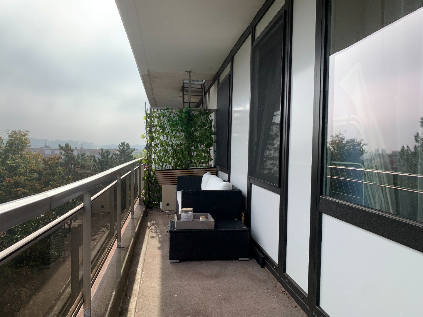 Recent gerenoveerd  drie slaapkamer appartement  met vrij zicht op Bosuilplein en ruim terras 