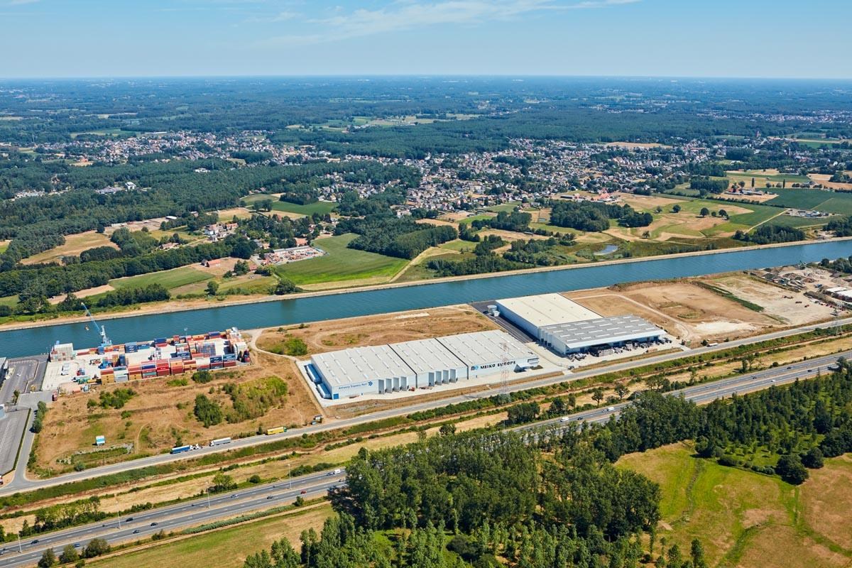 Magazijnen en kantoren te huur aan E313 in Grobbendonk