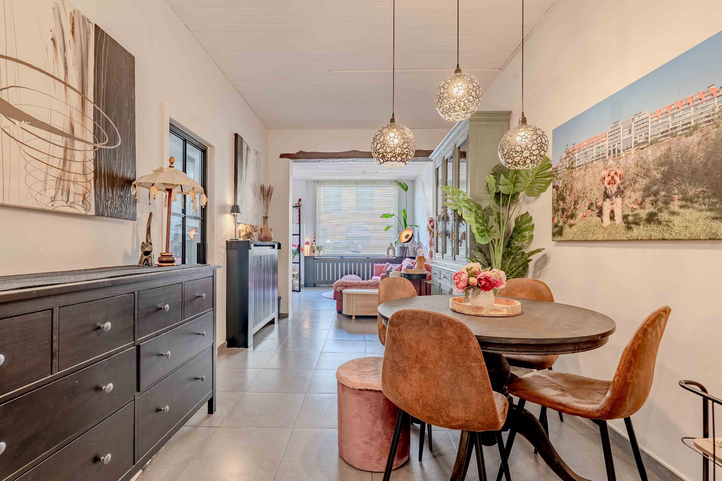 Ravissante maison de ville avec 3 chambres à Knokke, située en plein centre et à proximité du centre-ville. 