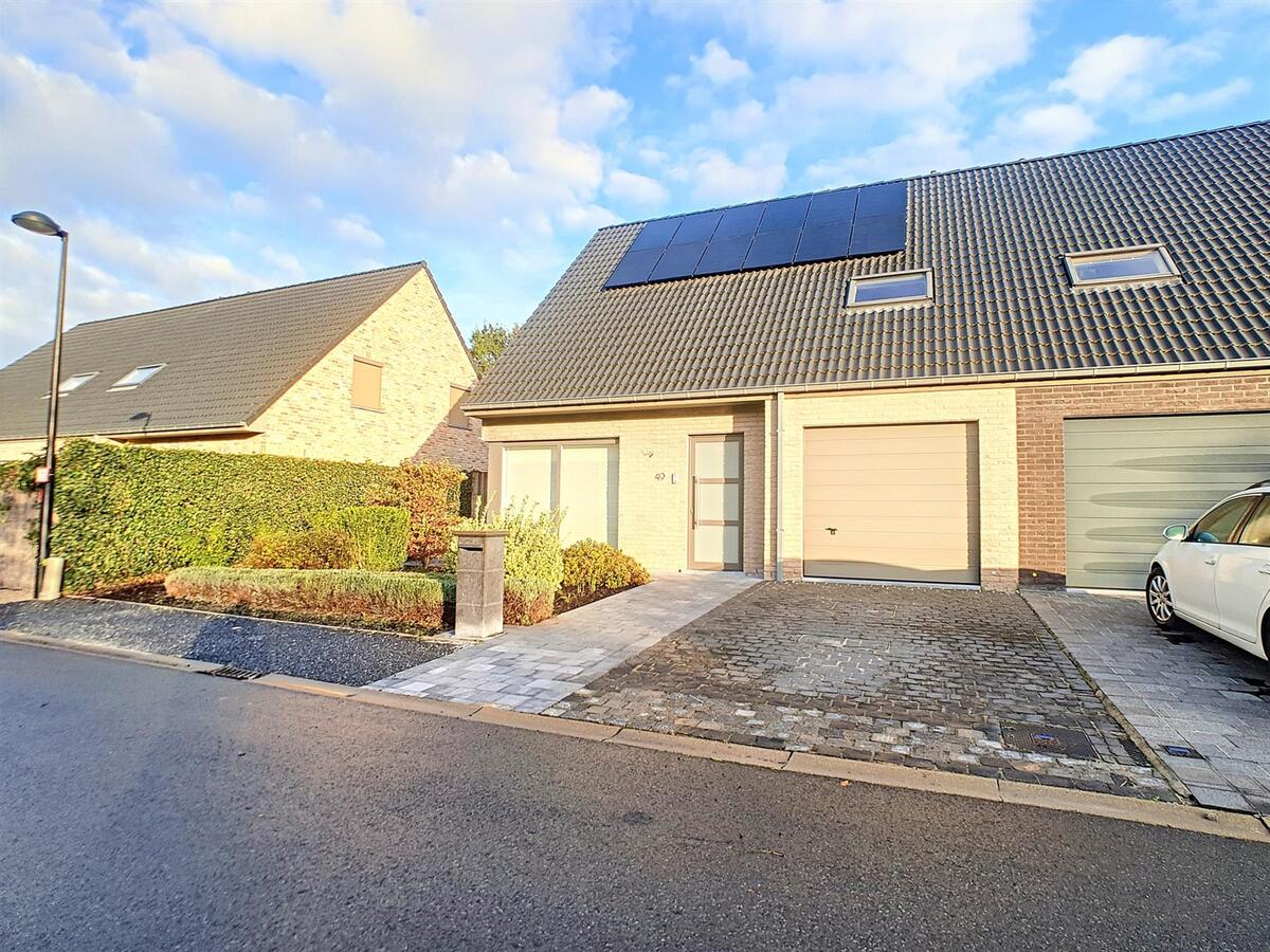 Recente halfopenbebouwing met 4 slaapkamers - Moerkerke 