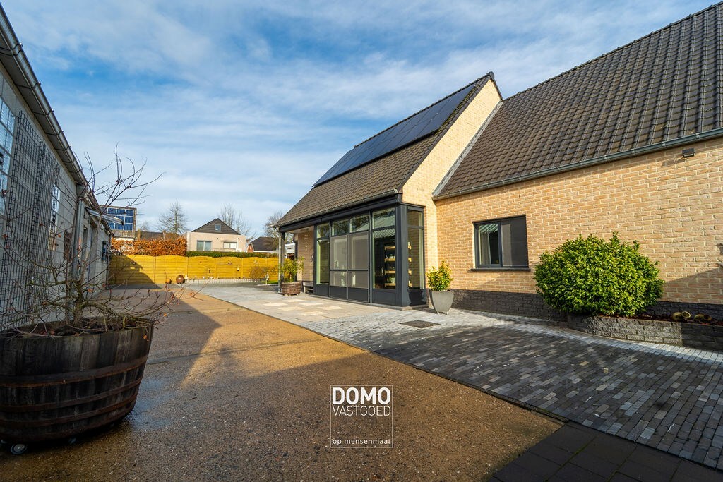 RUIME WONING VAN BOUWJAAR 2008 MET EPC LABEL B, 3 SLAAPKAMERS EN EEN HANGAR TE DIEPENBEEK 