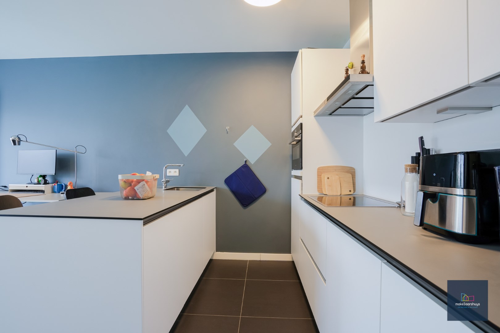 2-slpk.app met ruim terras, kelder, garage en laadpaal 