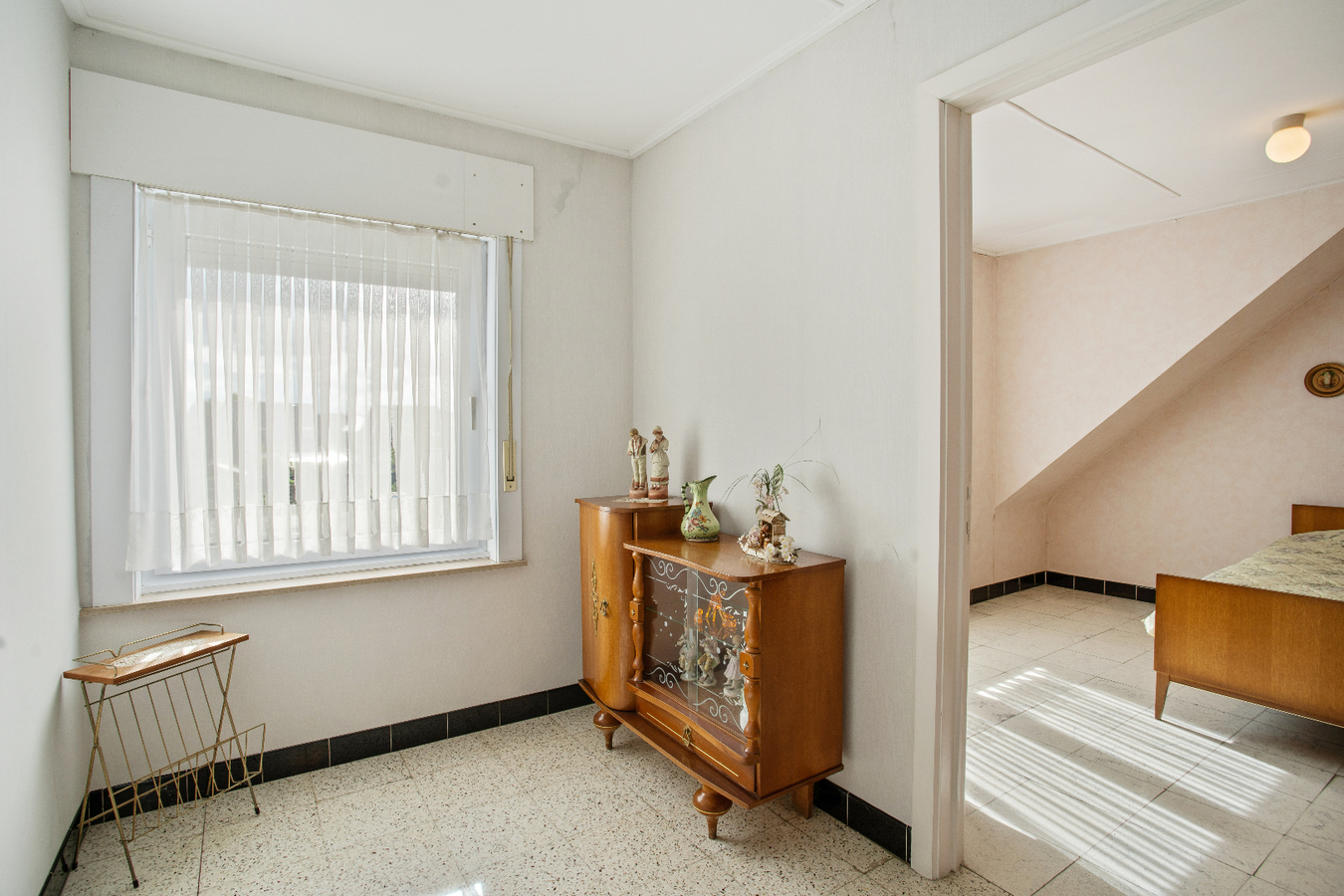 Centraal gelegen woning met 5 slaapkamers op ruim perceel van 982m² 