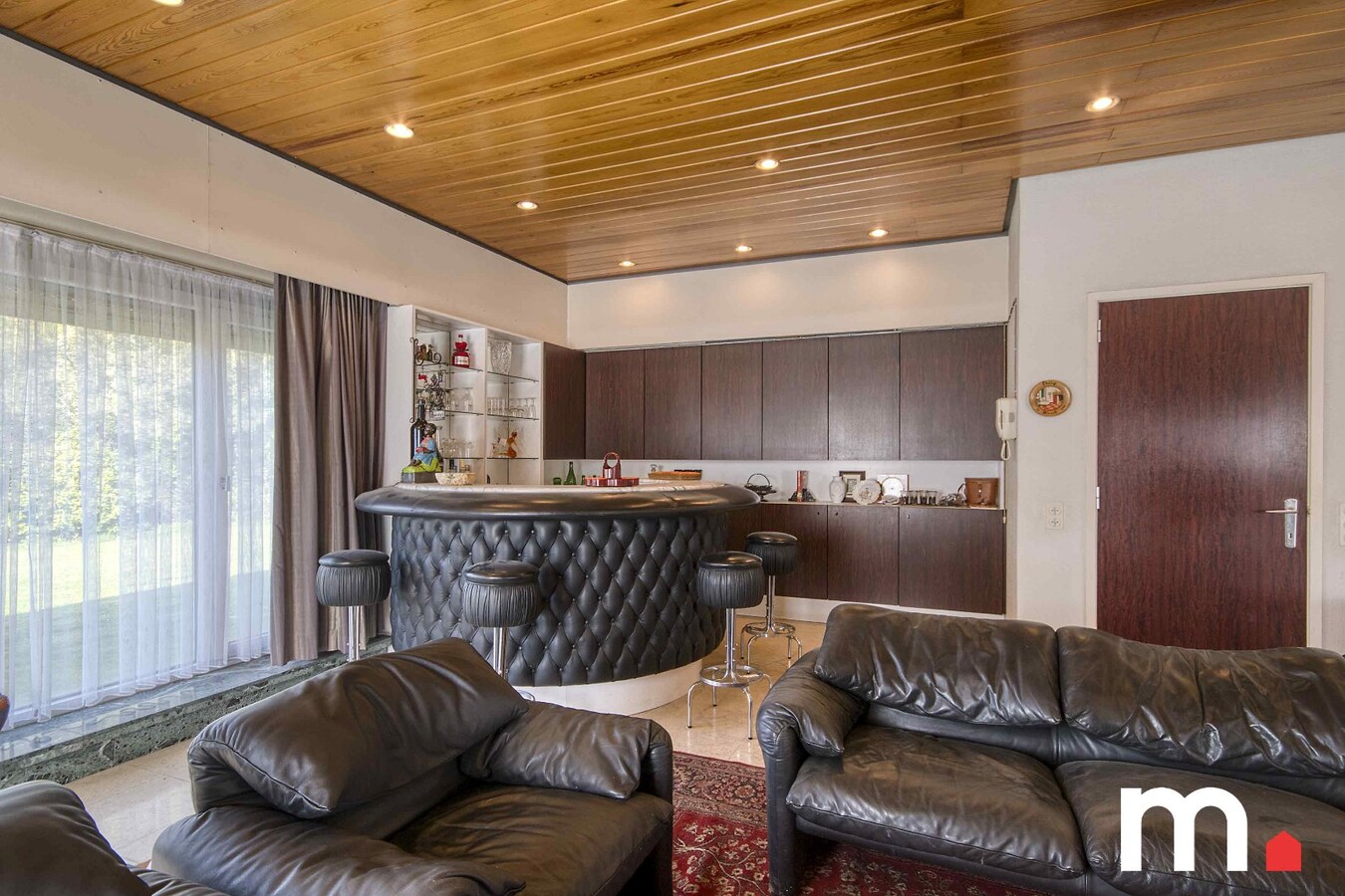 Unieke Gelijkvloerse Villa te Roeselare op 1620m² met 242m² bewoonbare oppervlakte! 