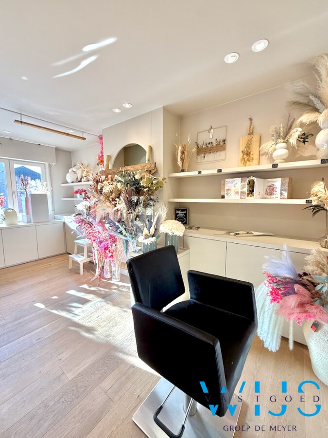 Toffe winkelruimte in centrum Ertvelde ! 