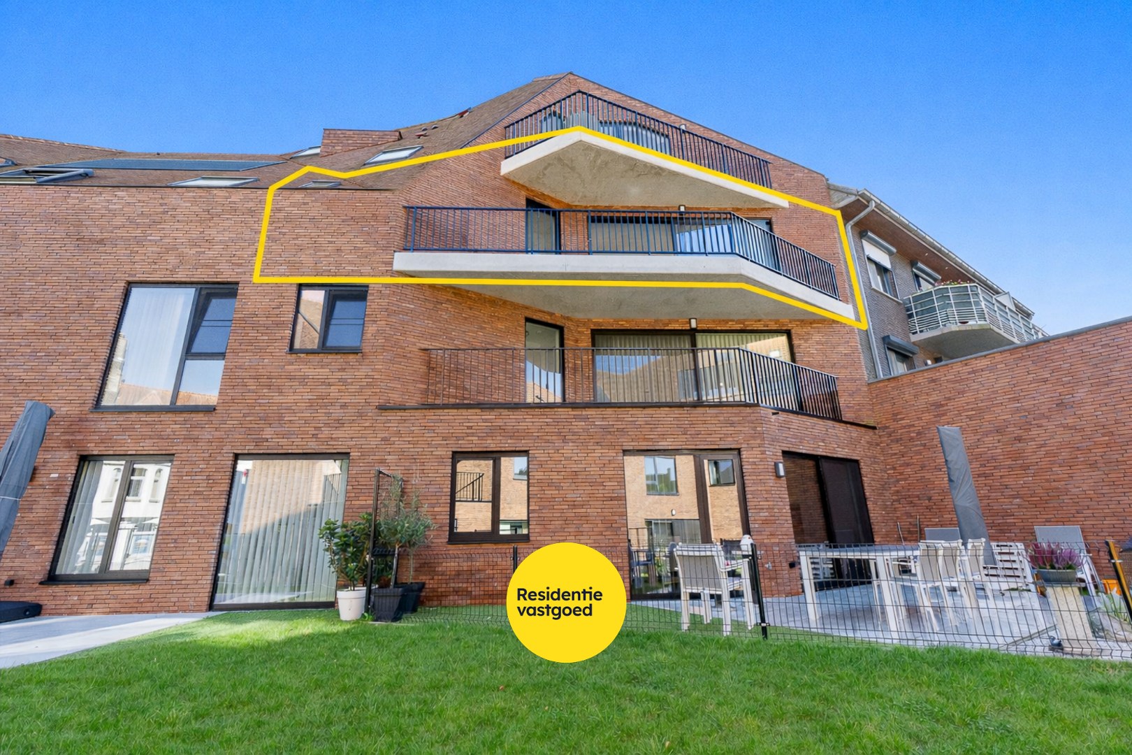 Royaal drie-slaapkamer appartement met ruim terras 