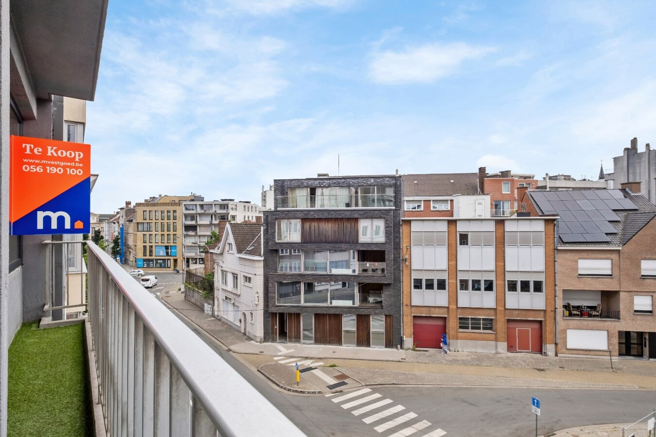Prachtig 2-slaapkamer appartement (100m2)  met terras en garage te Kortrijk ! 