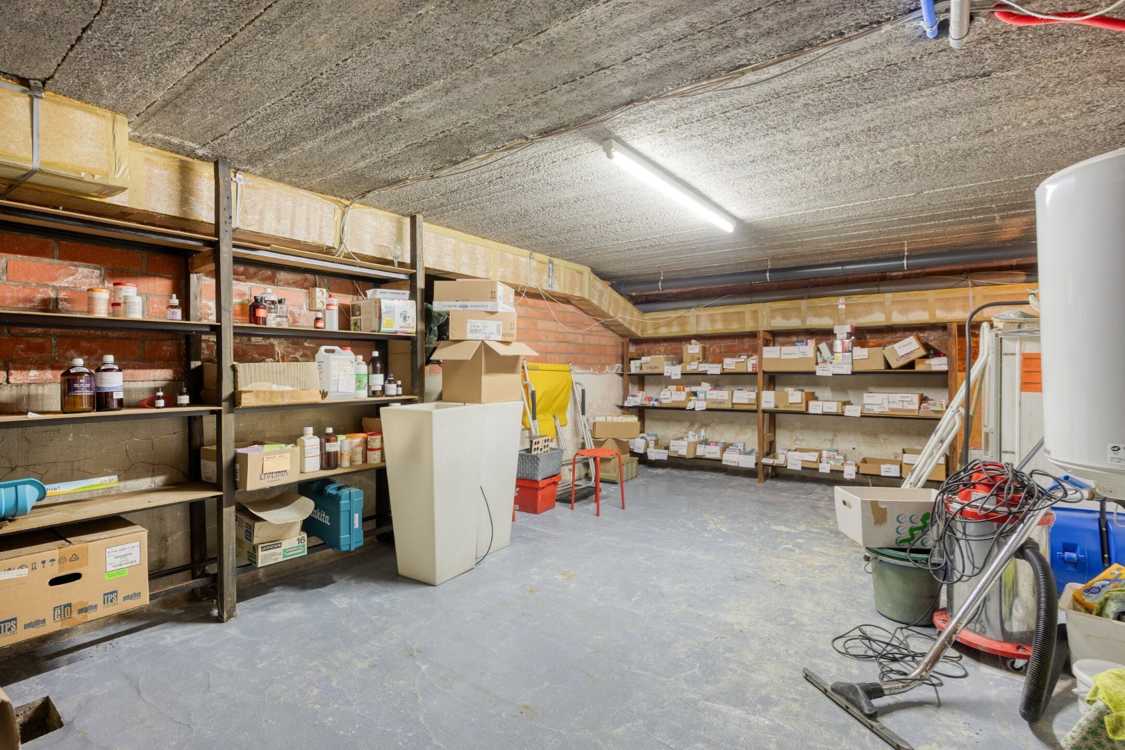 Handelswoning met 3 slpk. en privéparking in het centrum van Balen 