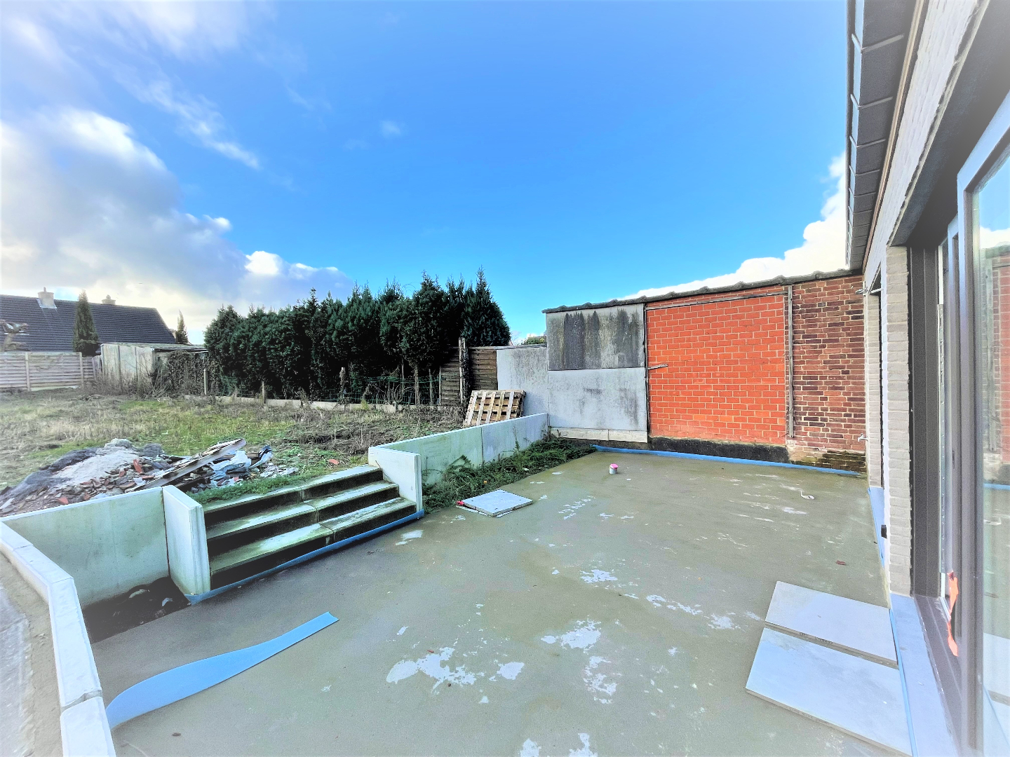 Nieuwbouwwoning met 3 slaapkamers en garage op 318m² 