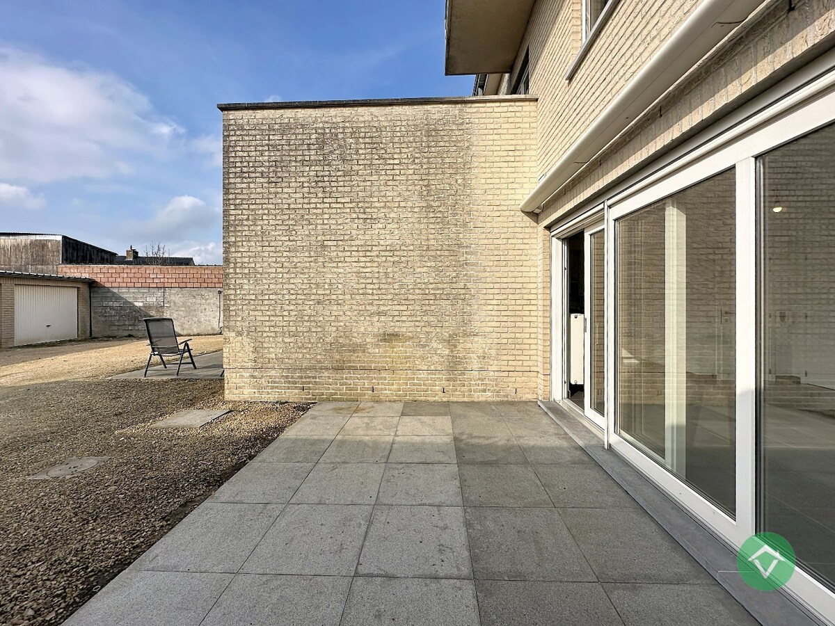 Instapklaar gelijkvloers appartement met staanplaats te Gistel 