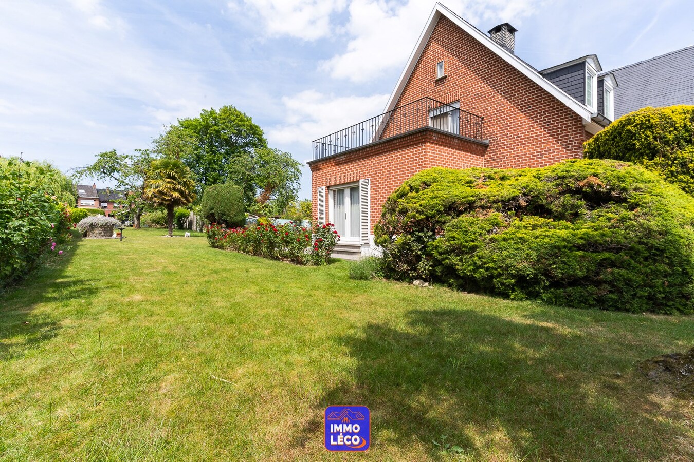 Villa érigée sur 1436m² avec garage, parking et grand jardin, secteur prisé "La Coquinie" !! 