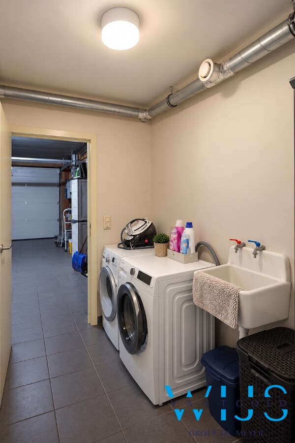 Ruime halfopen bebouwing met vier slaapkamers in Ertvelde 
