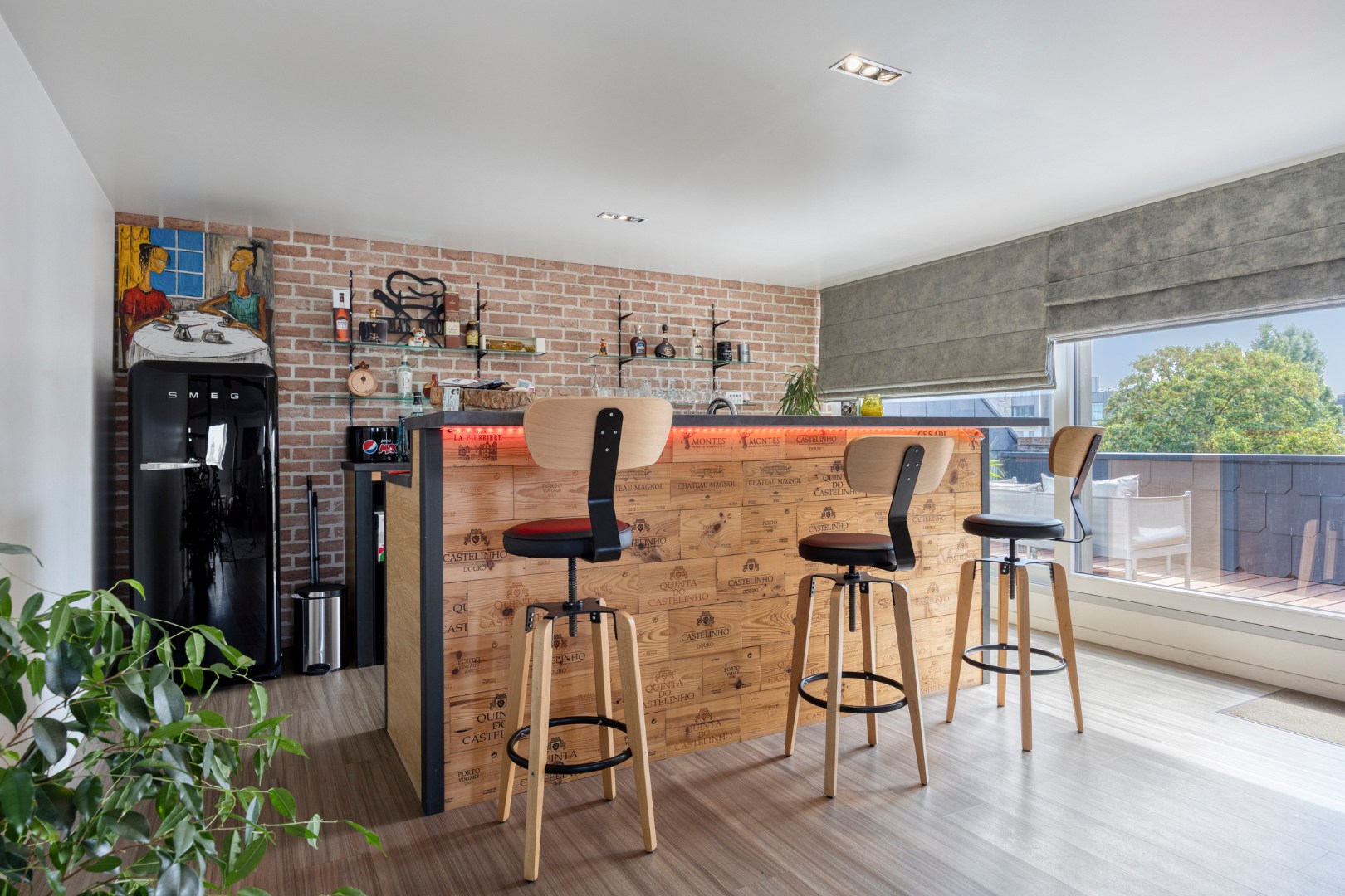 Handelshuis met horecazaak, 2 appartementen en luxueuze loft op toplocatie in Leopoldsburg 