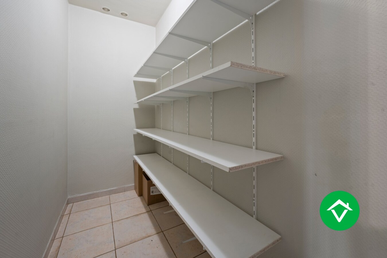 Kloeke woning met 4 slaapkamers in een woonwijk te Ichtegem. 