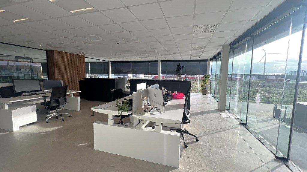 High-end bedrijfsgebouw te huur op bedrijventerrein E17/4 in Lokeren