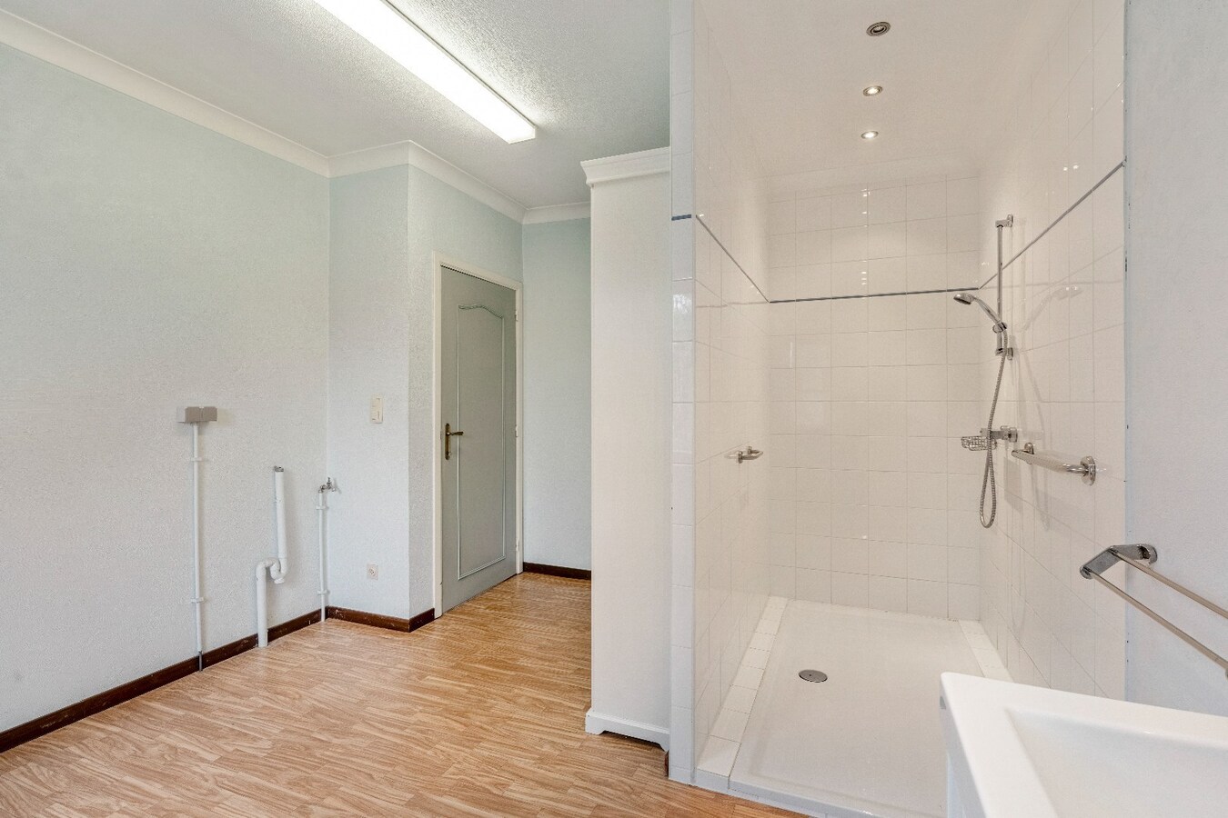 Te renoveren karakteristieke bungalow, 3 Slpk, ruime kelder met garage, op toplocatie 