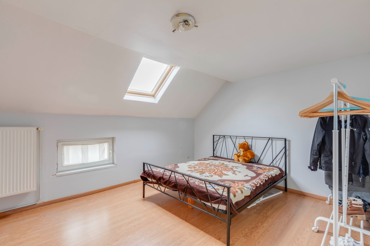 Instapklare rijwoning in zeer rustige straat 