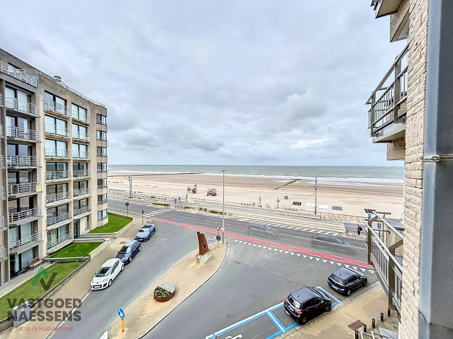 Appartement prêt à emménager avec 2 chambres et vue latérale sur la mer. 