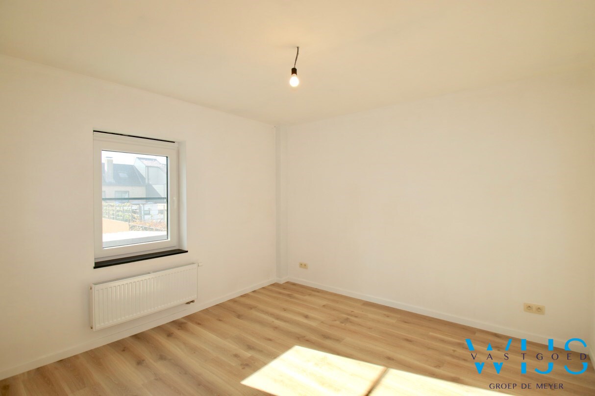 Volledig gerenoveerd woonhuis op 750m² in hartje Ertvelde ! 