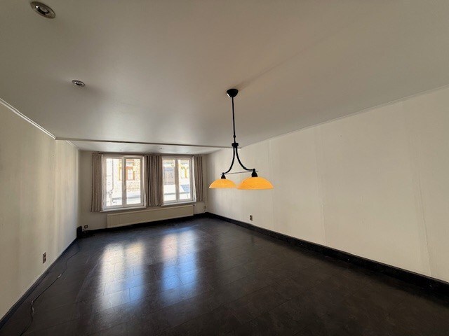 Duplex appartement met 2 slaapkamers en dakterras in het centrum van Maaseik. 