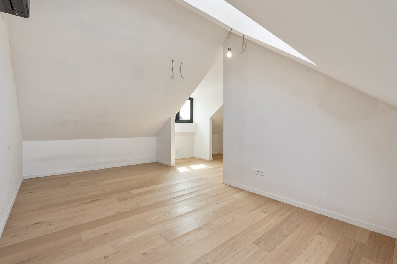 Exclusieve woning in volledig heropgebouwde hoeve op een perceel van 4a33ca! 
