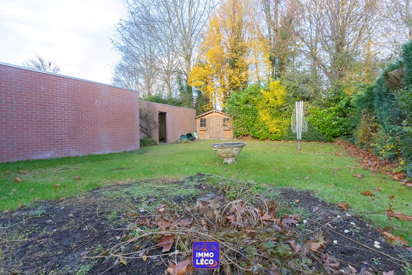 "Plain-Pied" érigé sur 544m² avec double garage, parking, jardin ! 