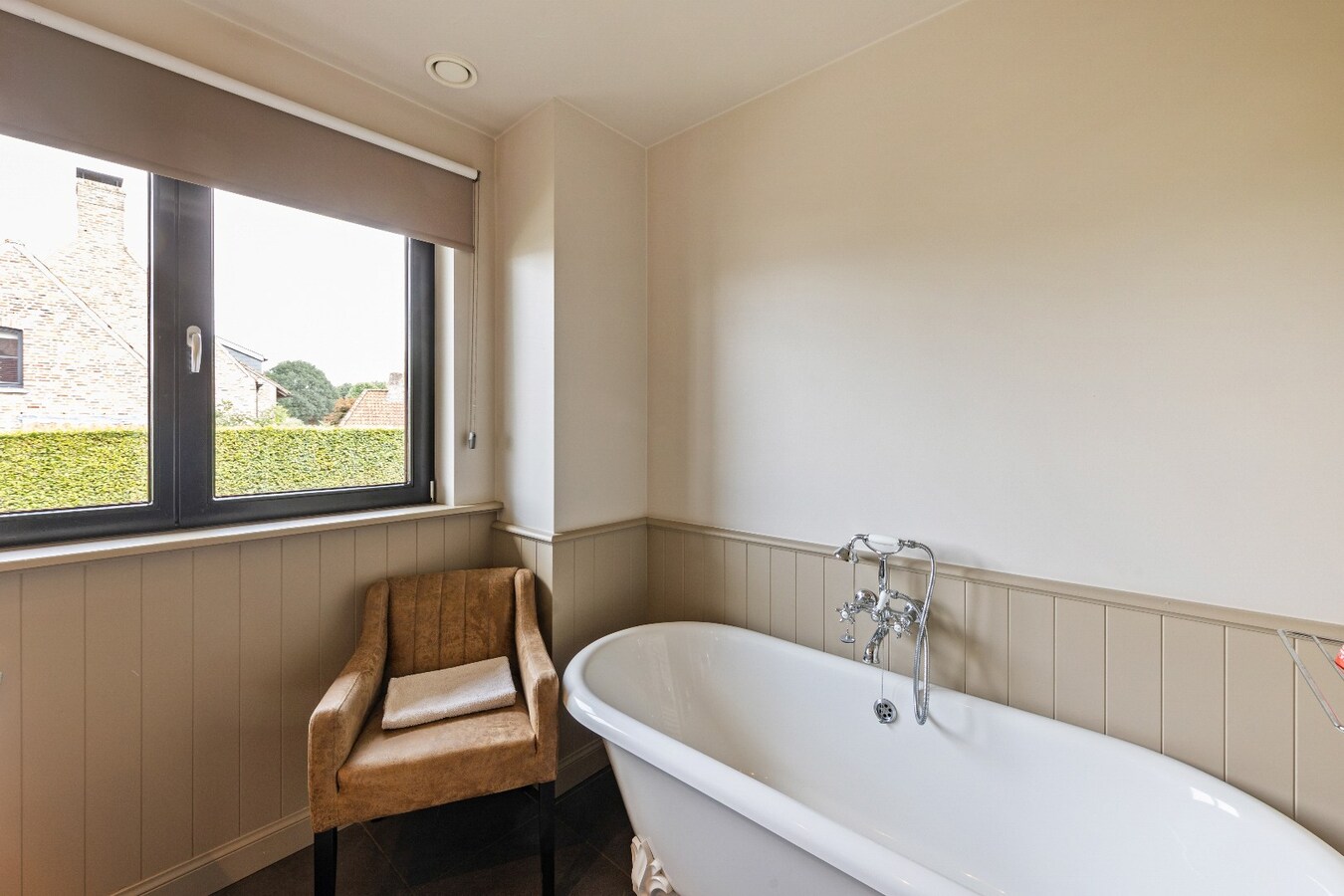 Prachtige landelijke villa met gezinstuin en graslanden op 32.558m² 