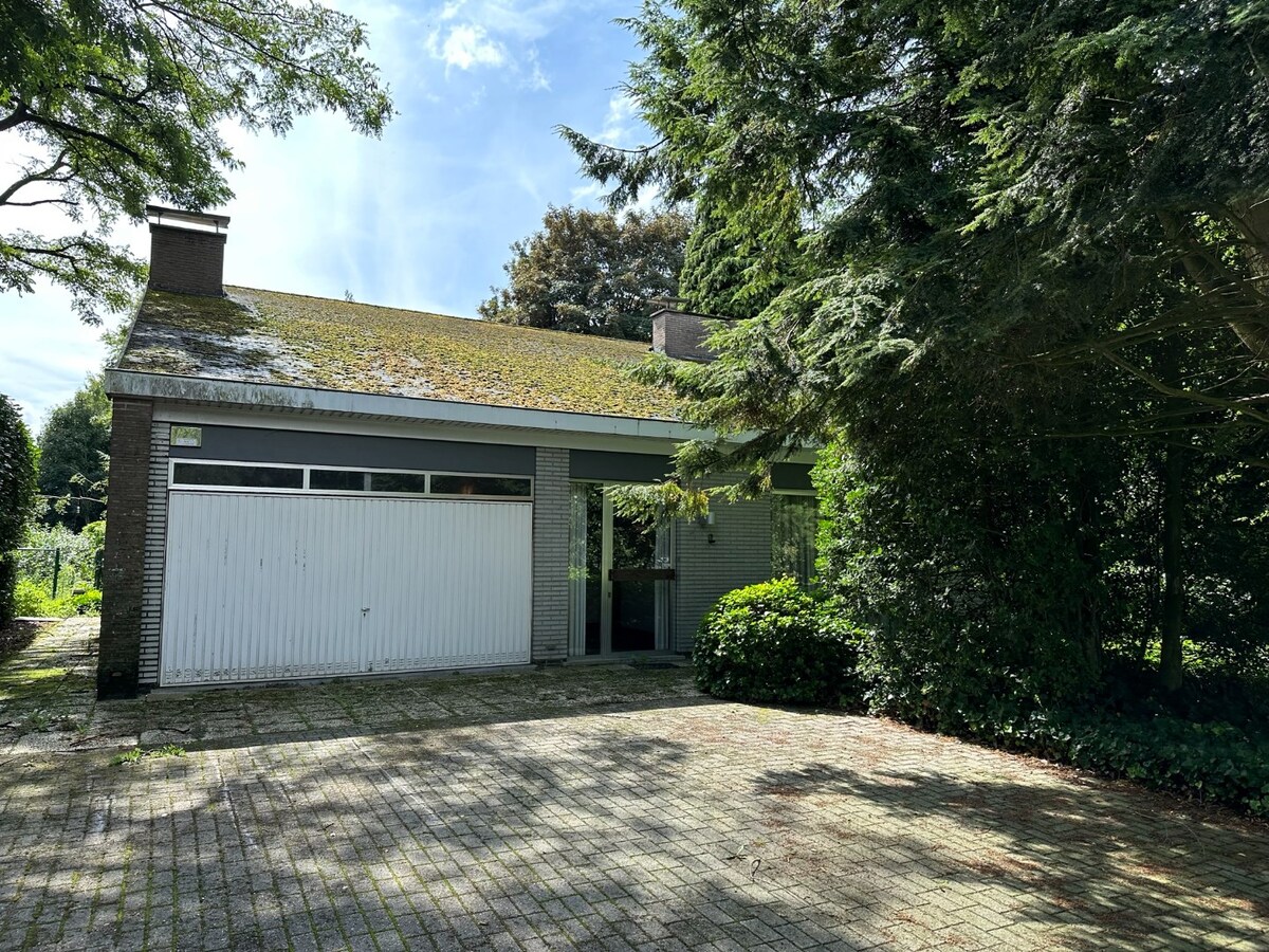 Ruime te renoveren woning met 5 slaapkamers op 1.250 m² 