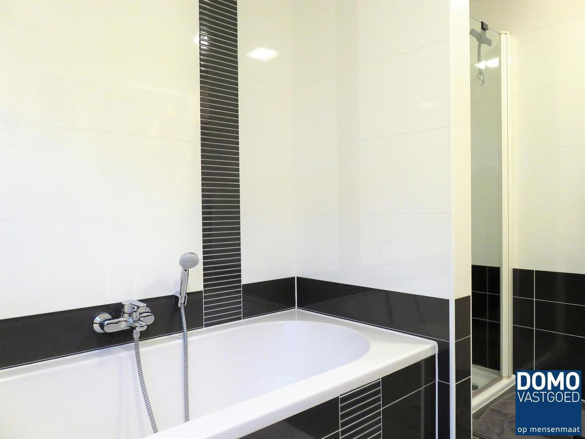 Ruime woning met 5 slaapkamers, tuin en garage 