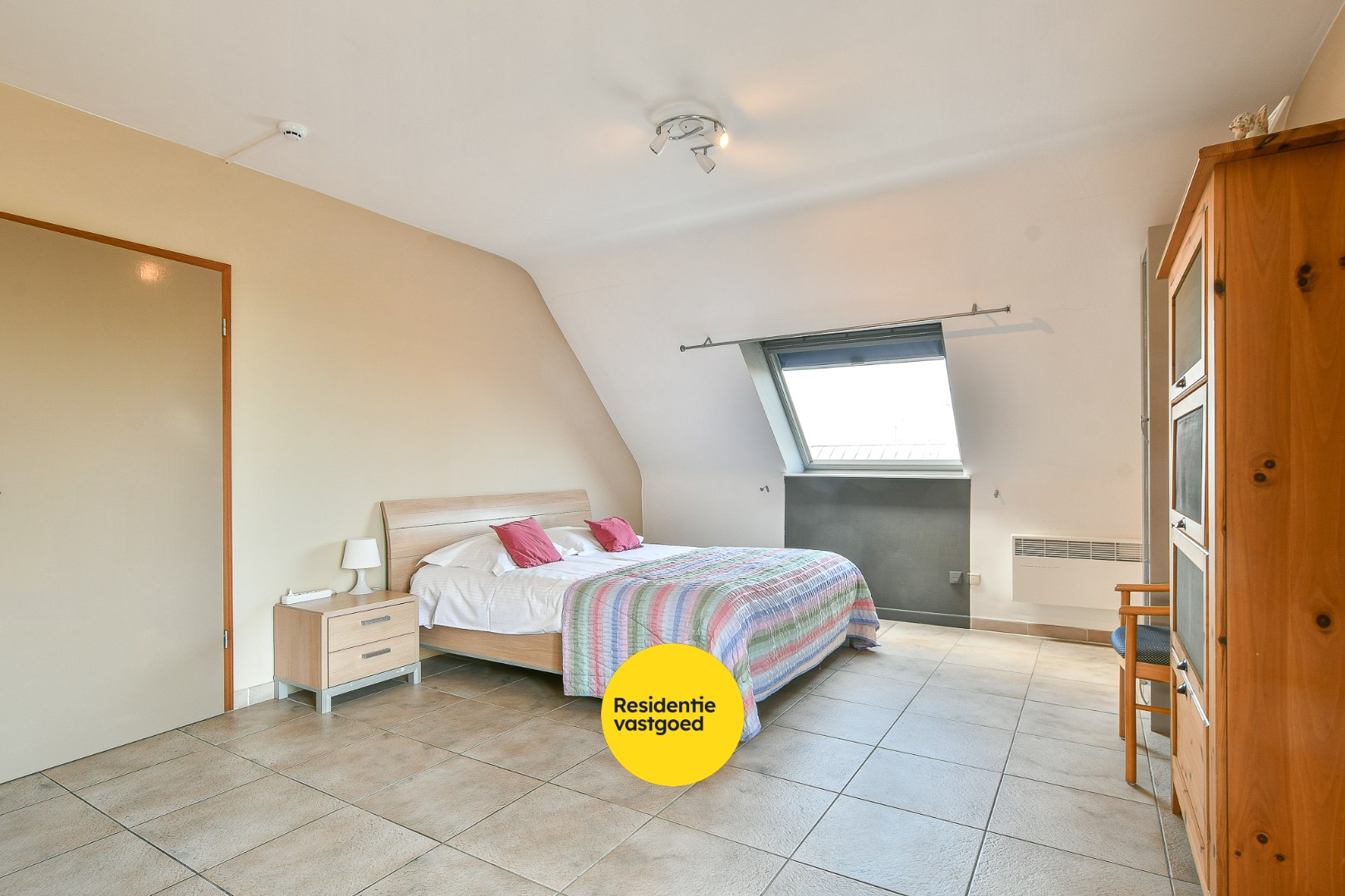 Unieke investeringskans: karaktervol hotel met 18 kamers &amp; woonmogelijkheden te koop! 