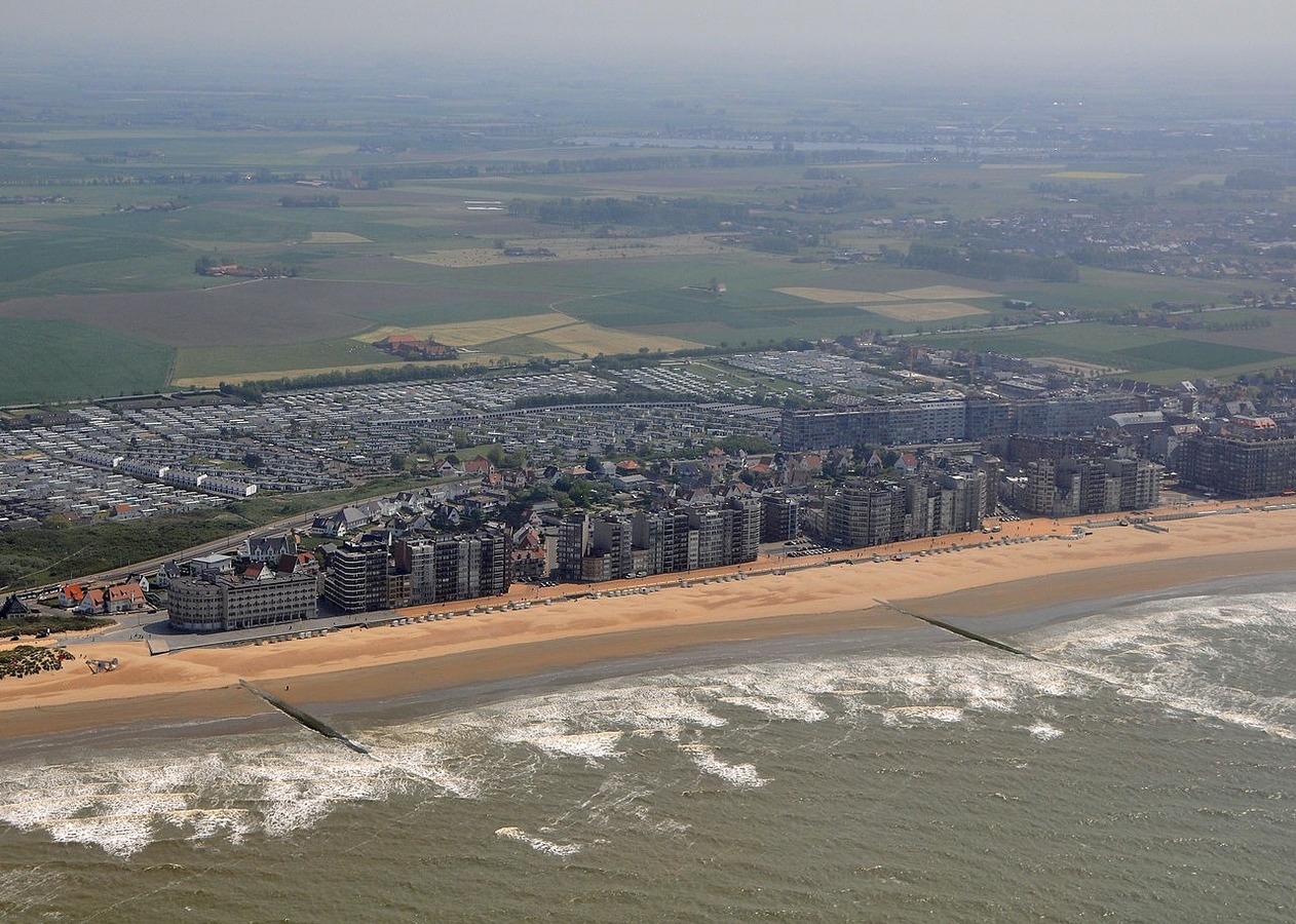 MOOIE STUDIO OP TOPLIGGING ZUCHT STRAND WESTENDE BAD 