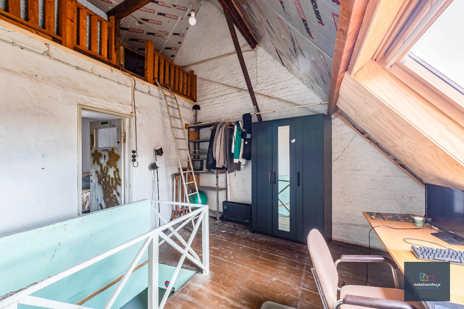 Woning met 3 slaapkamers en verrassende tuin met bijgebouwen 