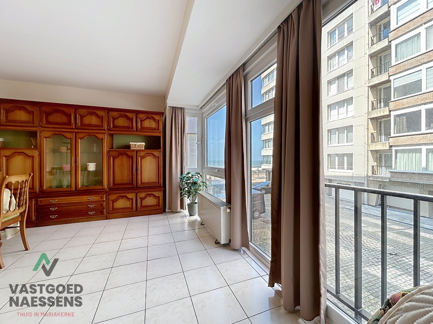 Appartement 2 chambres luxueusement rénové - Vue latérale sur  mer 